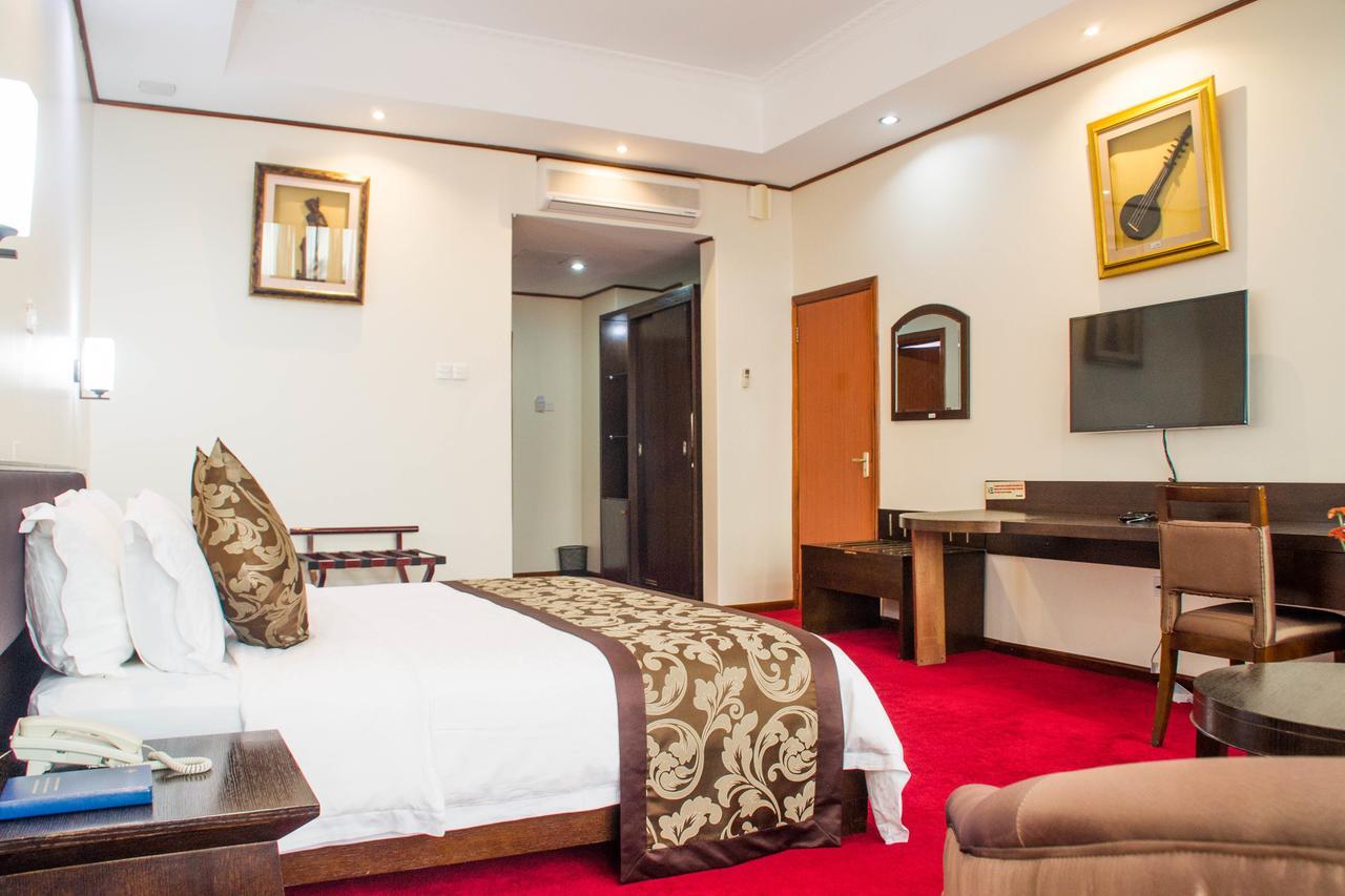 Lake View Resort Hotel Mbarara Esterno foto