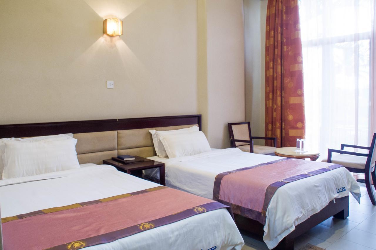 Lake View Resort Hotel Mbarara Esterno foto